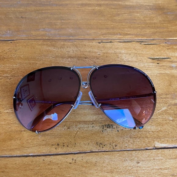 Like new sunglasses worn 3 times. - Picture 1 of 5